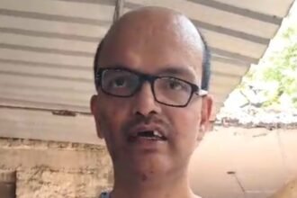 टूटी-सड़क-का-मजाक-बनाया-तो-पीटा,-3-दांत-तोड़े,-टूटे-दांत-हाथ-में-देकर-बोला-‘लो-बन-गई-सड़क’