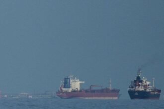 होर्मुज-पर-अमेरिका-की-पहरेदारी!-ईरान-के-खिलाफ-समुद्री-नाकाबंदी-से-बढ़ा-तनाव,-अब-आगे-क्या-होगा?