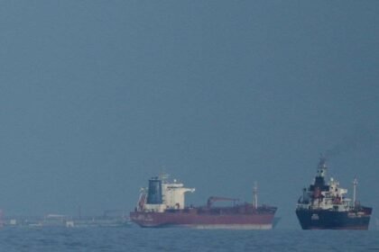 होर्मुज-पर-अमेरिका-की-पहरेदारी!-ईरान-के-खिलाफ-समुद्री-नाकाबंदी-से-बढ़ा-तनाव,-अब-आगे-क्या-होगा?