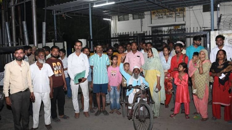 lucknow-news:-लोगों-के-लिए-जी-का-जंजाल-बन-रहा-प्रीपेड-मीटर,-उपभोक्ताओं-का-उपकेंद्र-पर-कब्जा;-कर्मचारी-बंधक