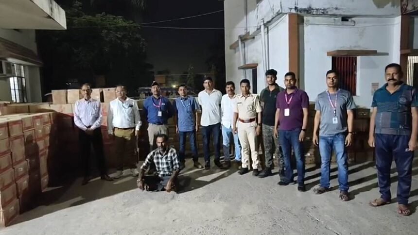 समस्तीपुर-में-एक-करोड़-11-लाख-की-शराब-बरामद,-ट्रक-में-भूसी-के-अंदर-छिपाकर-रखे-गए-थे-1022-कार्टून