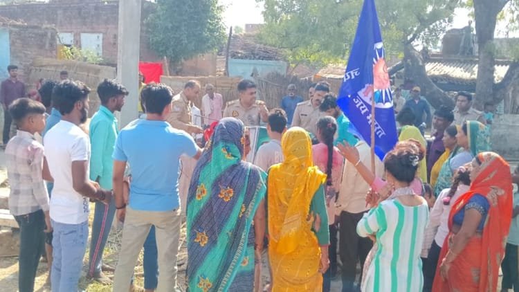 lakhimpur-kheri:-बांकेगंज-बवाल-के-बाद-अब-भीरा-में-विवाद,-आमने-सामने-आए-दो-पक्षों-के-लोग,-पुलिस-ने-कराया-शांत