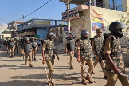 up:-नोएडा-के-सेक्टर-63-में-फिर-तोड़फोड़-का-प्रयास,-पुलिस-ने-लाठीचार्ज-कर-प्रदर्शनकारियों-को-खदेड़ा