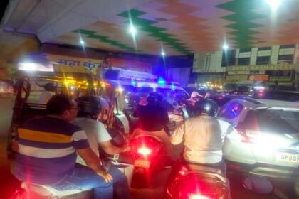 agra:-मेट्रो-कार्य-और-अतिक्रमण-ने-थामी-रफ्तार,-5-मिनट-का-रास्ता-तय-करने-में-लगे-25-मिनट;-आफत-बना-जाम