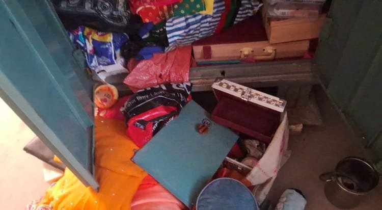 आगरा-में-चोरों-का-आतंक:-एक-ही-रात-में-तीन-घरों-के-तोड़े-ताले,-अटूस-में-पूर्व-प्रधान-के-घर-भी-हो-गई-चोरी