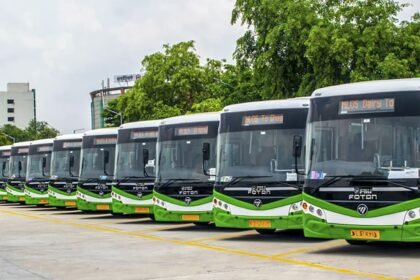 दिल्ली-की-सड़कों-पर-दौड़ेंगी-200-नई-इलेक्ट्रिक-बसें,-प्रदूषण-मुक्त-सार्वजनिक-परिवहन-की-दिशा-में-बड़ा-कदम