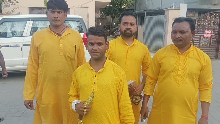 lpg:-‘मेरी-शादी-है-सिलिंडर-दे-दो’,-हल्दी-की-रस्म-छोड़-साहब-की-चौखट-पर-पहुंचा-दूल्हा;-साैंपी-मेहमानों-की-सूची