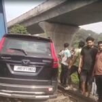 बोकारो-में-बेकाबू-हुई-मालगाड़ी,-थर्मल-पावर-प्लांट-का-गेट-तोड़ते-हुए-स्कॉर्पियो-को-मारी-टक्कर,-बड़ा-हादसा-टला