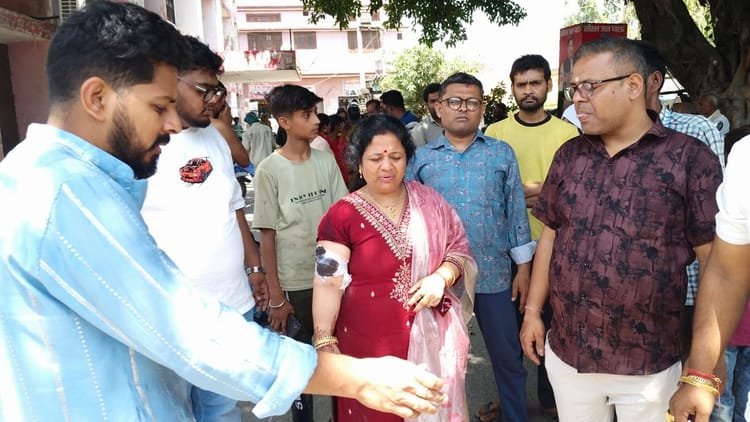 budaun-news:-दुल्हन-की-विदाई-के-दौरान-एक-कुत्ते-ने-फैलाई-दहशत,-36-लोगों-को-काटा,-मची-भगदड़