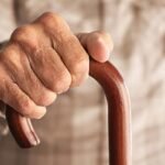 वृद्धों-की-पेंशन-पर-संकट:-आधार-कार्ड-ने-बढ़ा-दी-मुसीबत,20-हजार-पेंशनरों-को-फिर-करना-होगा-आवेदन