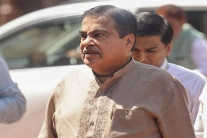 नितिन-गडकरी-और-उनके-परिवार-को-जान-से-मारने-की-धमकी,-नागपुर-के-आयुष-अग्रवाल-के-खिलाफ-केस-दर्ज