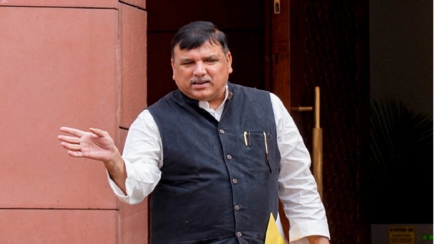 राघव-चड्ढा-समेत-aap-के-7-सांसदों-ने-छोड़ी-पार्टी,-भड़के-संजय-सिंह;-बोले-‘पंजाब-में-शुरू-हुआ-ऑपरेशन-लोटस’