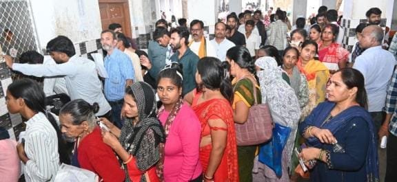 up:-गर्मी-से-‘शॉर्ट-टेंपर’-हो-लोग,-हैलट-उर्सला-की-opd-में-उमड़ी-भीड़,-नींद-की-कमी-बना-रही-हिंसक,-ये-है-सलाह