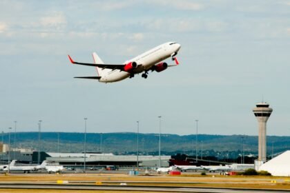 ईरान-us-तनाव-के-बीच-तेहरान-एयरपोर्ट-से-फिर-शुरू-हुई-अंतरराष्ट्रीय-उड़ानें,-दुनिया-ने-ली-राहत-की-सांस!