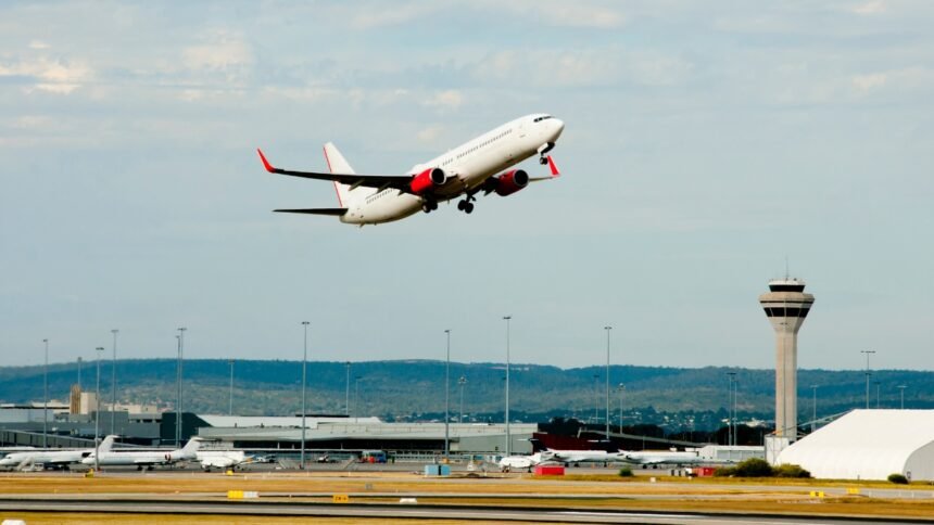 ईरान-us-तनाव-के-बीच-तेहरान-एयरपोर्ट-से-फिर-शुरू-हुई-अंतरराष्ट्रीय-उड़ानें,-दुनिया-ने-ली-राहत-की-सांस!