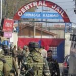 कश्मीर-सेंट्रल-जेल-के-अंदर-पहुंच-गए-डिजिटल-डिवाइस,-पुलिस-ने-छापेमारी-में-पकड़ा,-जांच-में-होंगे-खुलासे