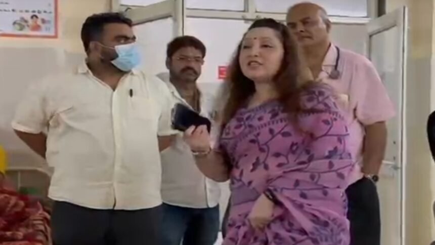 ‘आज-के-जमाने-में-5-बच्चे-कौन-करता-है,-भेड़-बकरियों-की-तरह-पालोगे’,-जब-महिला-कलेक्टर-ने-अस्पताल-का-किया-औचक-निरीक्षण