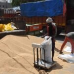 up:-गेहूं-खरीद-की-चाल-धीमी,-25-हजार-मीट्रिक-टन-का-लक्ष्य;-इन-सात-केंद्रों-पर-नहीं-पहुंचा-एक-भी-किसान