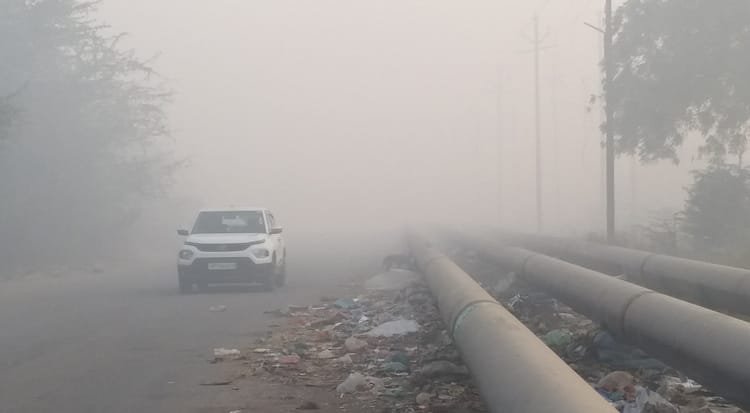 kanpur:-पनकी-में-फिर-सुलग-उठा-कूड़े-का-पहाड़,-जहरीले-धुएं-ने-उखड़ने-लगी-सांस,-टेंडर-के-खेल-में-फंसा-निस्तारण