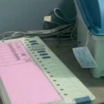 evm-में-bjp-के-बटन-पर-चिपकाया-टेप,-बंगाल-में-मतदान-के-बीच-tmc-पर-आरोप,-अब-दोबारा-होगी-वोटिंग?