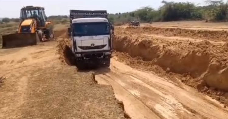 चंबल-में-अवैध-खनन-पर-सख्ती:-सुप्रीम-कोर्ट-के-आदेश-के-बाद-cec-टीम-ने-किया-निरीक्षण,-तीन-राज्यों-में-हलचल