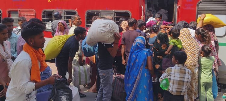 मई-तक-ट्रेनें-फुल:-गर्मी-की-छुट्टियों-से-पहले-नो-टिकट,-इस-रूट-पर-सबसे-अधिक-मारामारी;-तेजी-से-बढ़-रही-वेटिंग
