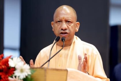 up:-मौसम-में-बदलाव-के-बीच-सीएम-योगी-ने-दिए-निर्देश,-प्रतिकूल-मौसम-में-आमजन-के-बीच-रहें-अधिकारी