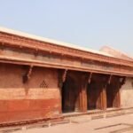 मदन-मोहन-मंदिर-फिर-चमका:-एएसआई-ने-दीवारों-से-हटाई-काई-और-कालिख,-अब-पुराने-रूप-में-लौटी-सुंदरता