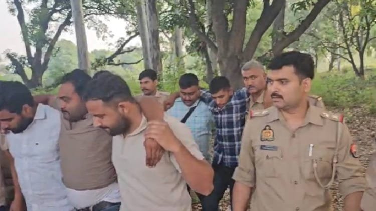 sitapur-news:-पुलिस-मुठभेड़-में-50-50-हजार-के-इनामी-दो-बदमाश-गिरफ्तार,-चोरी-के-सात-लाख-से-अधिक-के-जेवर-बरामद