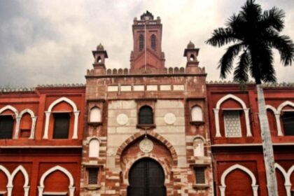 up:-‘मच्छरदानी-हटा-दो…-तुम्हारे-हिस्से-के-मच्छर-मुझे-काटते-हैं’,-एसएस-नार्थ-हॉल-में-कश्मीरी-छात्र-की-पिटाई