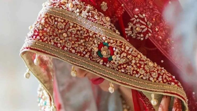 पिट-गए-दूल्हे-राजा:-इंस्टाग्राम-पर-मोहब्बत-के-बाद-तय-हुई-शादी,-जयमाल-में-दूसरा-निकला-दूल्हा,-फिर-हुआ-ये-सब