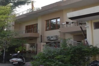 aligarh:-दवा-कारोबारी-बेटे-व-ड्राइवर-से-पूछताछ,-नामी-ब्रांड-के-नाम-से-नकली-दवाएं-बनाकर-आगरा-तक-हो-रही-सप्लाई