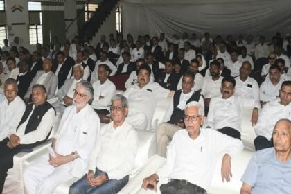 up:-‘हाईकोर्ट-बेंच-नहीं-तो-वोट-नहीं’-का-नारा-करेंगे-बुलंद,-22-जिलों-के-वकीलों-ने-भरी-हुंकार