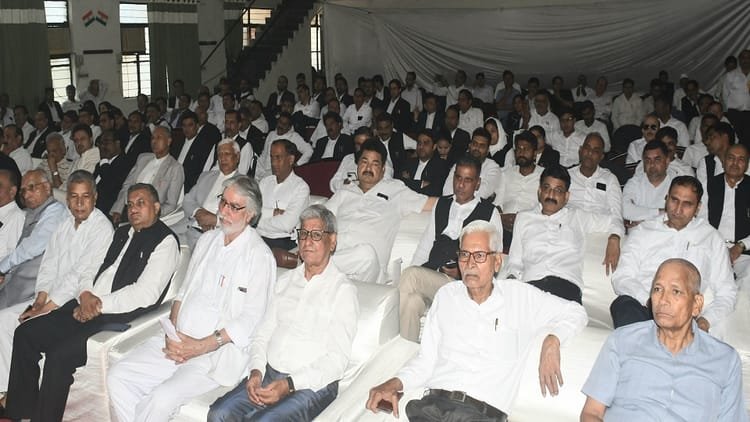 up:-‘हाईकोर्ट-बेंच-नहीं-तो-वोट-नहीं’-का-नारा-करेंगे-बुलंद,-22-जिलों-के-वकीलों-ने-भरी-हुंकार