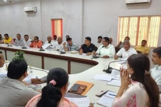 agra:-सिर्फ-डेटा-नहीं,-प्रदूषण-ट्रैफिक-सुधार-के-लिए-ठोस-कार्रवाई-करें;-डीएम-ने-दिए-ये-निर्देश