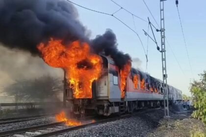 ट्रेन-में-आग-लगने-की-घटनाओं-पर-बड़ा-खुलासा,-चलती-हुई-राजधानी-एक्सप्रेस-को-जलाने-की-साजिश-की-गई