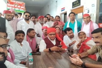 up:-पेट्रोल-डीजल-की-महंगाई-पर-जन-आक्रोश-मार्च-से-पहले-महानगर-अध्यक्ष-गिरफ्तार,-थाने-पहुंचे-कार्यकर्ता