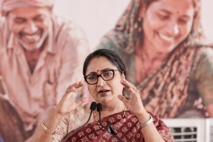 cm-रेखा-गुप्ता-का-बड़ा-ऐलान-“दिल्ली-में-13-साल-बाद-फिर-बनेंगे-राशन-कार्ड,-15-जून-से-ऑनलाइन-आवेदन”