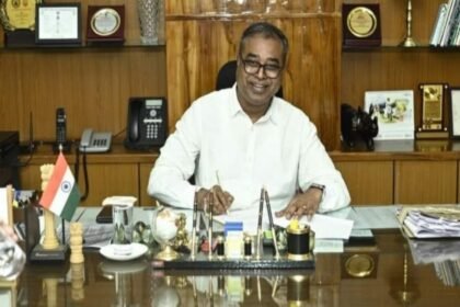 रिश्वत-कांड-में-दबोच-लिए-गए-एडिशनल-डायरेक्टर,-acb-ने-घूस-के-पैसों-के-साथ-रंगे-हाथ-पकड़ा