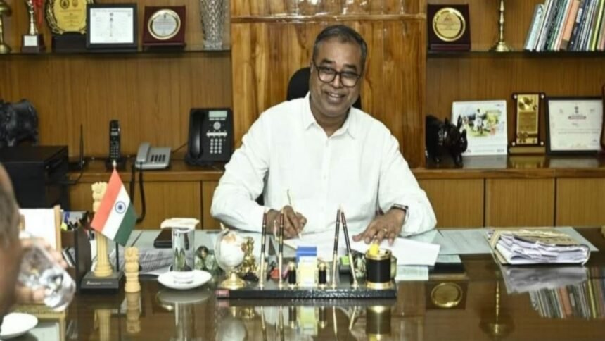 रिश्वत-कांड-में-दबोच-लिए-गए-एडिशनल-डायरेक्टर,-acb-ने-घूस-के-पैसों-के-साथ-रंगे-हाथ-पकड़ा