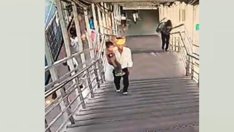 banda:-रेलवे-स्टेशन-से-अपहृत-दो-वर्षीय-बच्चा-सकुशल-बरामद,-अपहरणकर्ता-गिरफ्तार