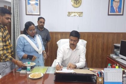 up:-अब-‘वन-पेज-नोटिंग’’-पर-रोक,-डीएम-ने-बदला-फाइल-निस्तारण-नियम;-पूरी-मूल-पत्रावली-ही-होगी-पेश