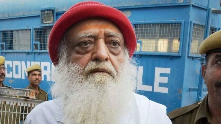 आसाराम-पर-गैंगरेप-के-चार्ज-हटाए-गए-लेकिन-यौन-उत्पीड़न-मामले-में-उम्रकैद-बरकरार,-फौरन-करना-होगा-सरेंडर