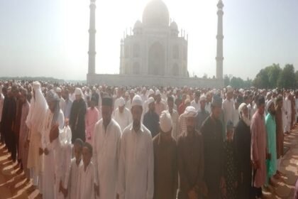 bakrid-2026:-ताजमहल-परिसर-में-अदा-की-गई-नमाज,-अमन-चैन-की-मांगी-दुआ,-तीन-घंटे-पर्यटकों-को-मिला-निशुल्क-प्रवेश