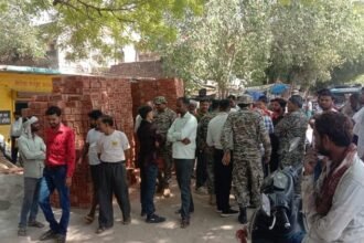 up:-आगरा-में-सड़क-पर-निर्माण-सामग्री-डालना-पड़ा-भारी,-नगर-निगम-ने-वसूला-10-हजार-का-जुर्माना