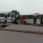 दो-बार-टिकट-हो-गई-रद्द,-बस-भी-नहीं-मिली:-आगरा-isbt-पर-यात्री-का-फूटा-गुस्सा,-इसलिए-धरने-पर-बैठ-गया-वो