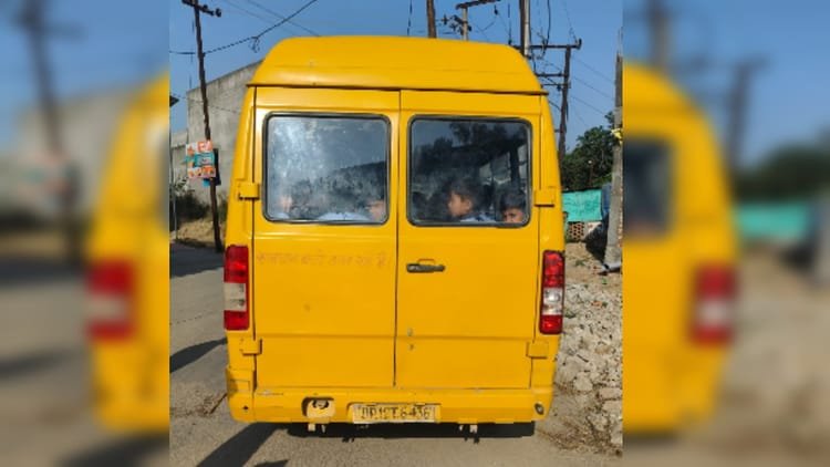 agra:-स्कूली-वाहनों-की-सुरक्षा-पर-प्रशासन-सख्त,-2790-स्कूलों-ने-नहीं-दिया-ब्योरा;-कार्रवाई-की-चेतावनी