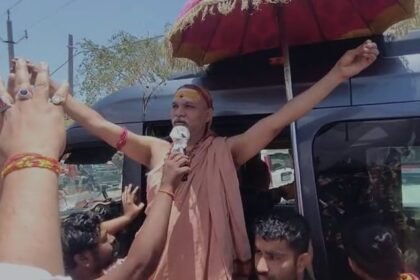 up:-जालौन-पहुंचे-शंकराचार्य-अविमुक्तेश्वरानंद;-चुनाव-को-लेकर-श्रद्धालुओं-से-हाथ-उठवाकर-दिलाया-यह-बड़ा-संकल्प