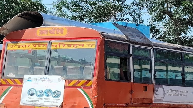 भयानक-तूफान:-डिपो-में-खड़ी-बस-की-छत-तक-उखड़-गई,-दर्जनों-पोल-टूटे,-ट्रांसफाॅर्मर-भी-हो-गया-क्षतिग्रस्त