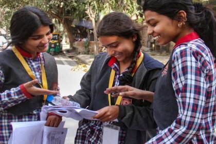 cbse-12वीं-का-री-इवैल्यूएशन-पोर्टल-आज-से-होगा-एक्टिव,-कैसे-करें-आवेदन,-क्या-है-फीस-और-नियम?-जानें-पूरी-डिटेल्स